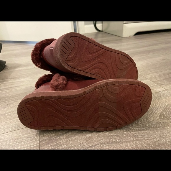 Fuzzy boots - Picture 3 of 4